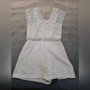DO+BE Women's white lace cutout romper size medium
